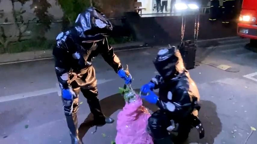 Tổ ong sau đó được di dời an toàn. Ảnh: HT