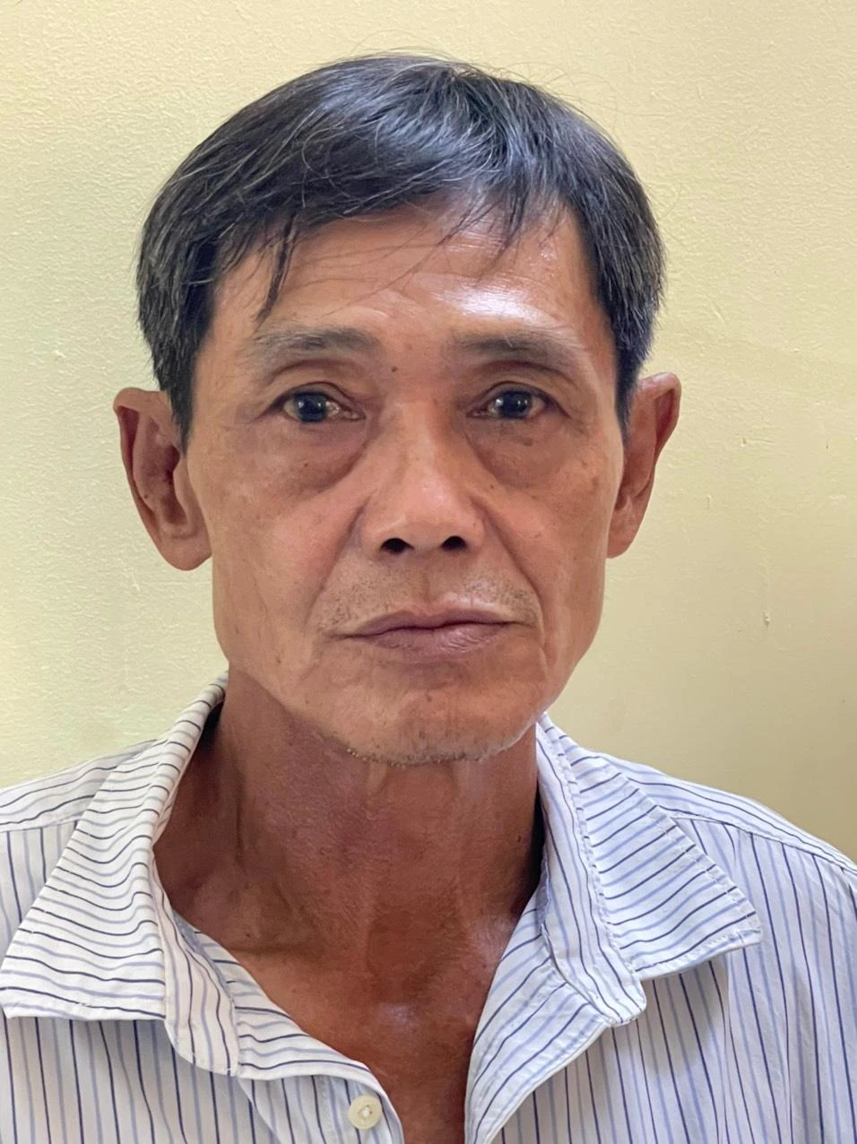 Ông Tùng tại cơ quan điều tra. Ảnh: CA