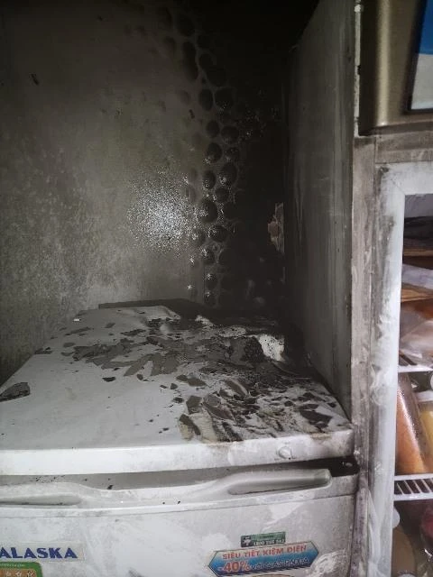 Hỏa hoạn xuất phát từ tủ cấp đông ở lầu 10 của tòa nhà. Ảnh: CA