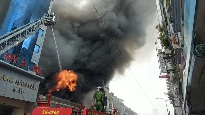 Theo cảnh sát, quán bar này từng vi phạm PCCC và bị đình chỉ nhưng vẫn lén lút hoạt động. Ảnh: HT