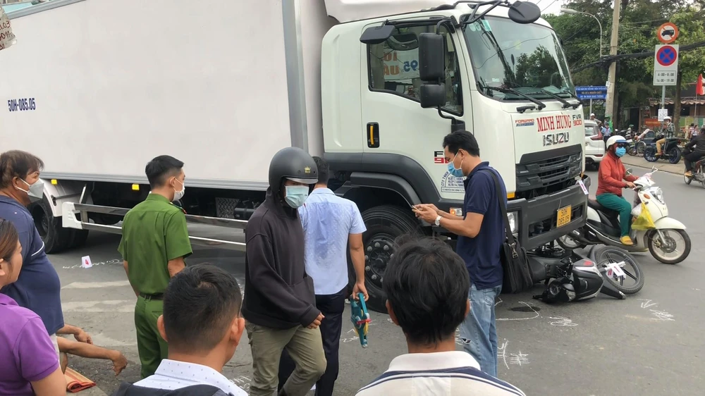 Vụ tai nạn xảy ra ở giao lộ đường Hà Huy Giáp - Tô Ngọc Vân. Ảnh: HT