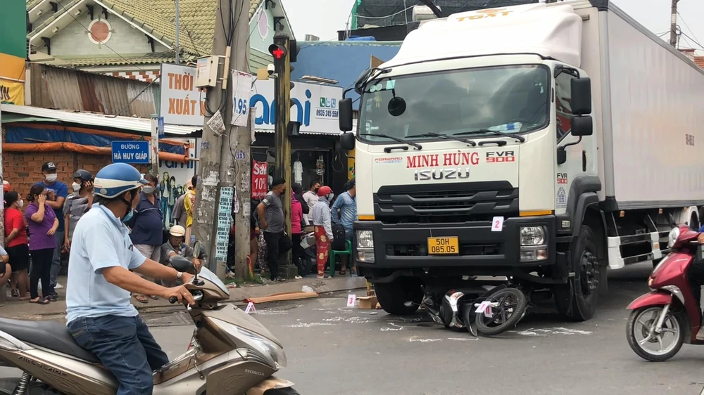 Ảnh hưởng từ tai nạn khiến giao thông qua khu vực ùn ứ. Ảnh: HT