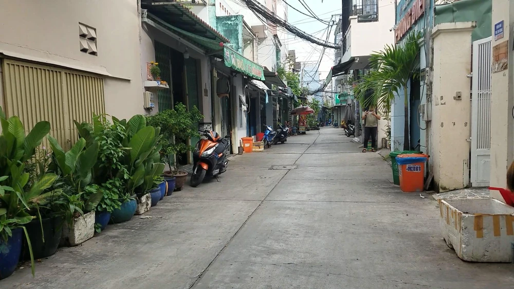 2-thanh-nien-bat-coc-tre-em-o-binh-tan