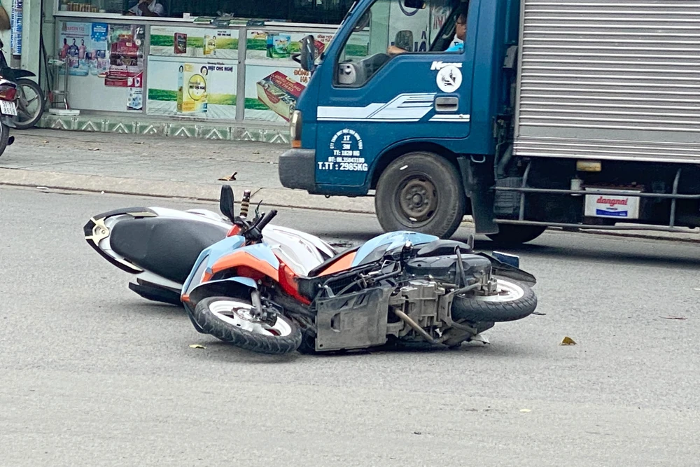 Xe máy tông liên hoàn, 1 phụ nữ và 2 em bé nhập viện tong-3-xe-lien-hoan-xa-ba-diem