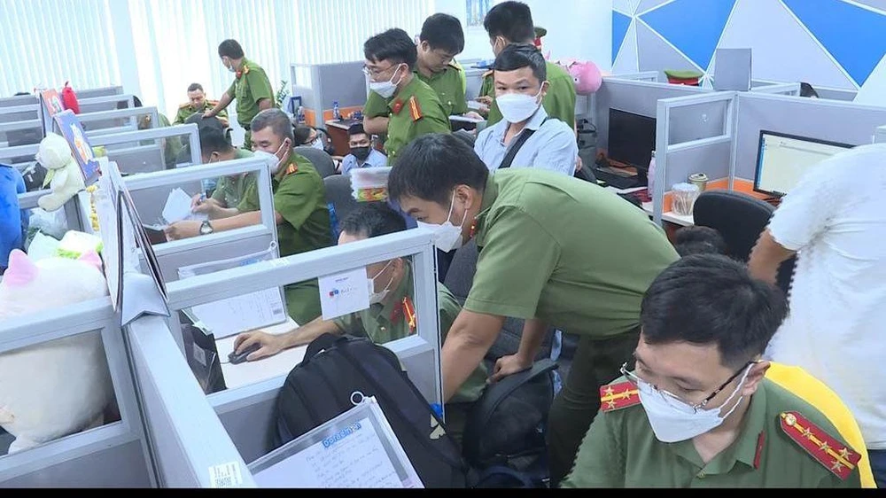 Công an TP.HCM triệt phá nhóm đòi nợ khủng bố vào tháng 11-2022. Ảnh: NT