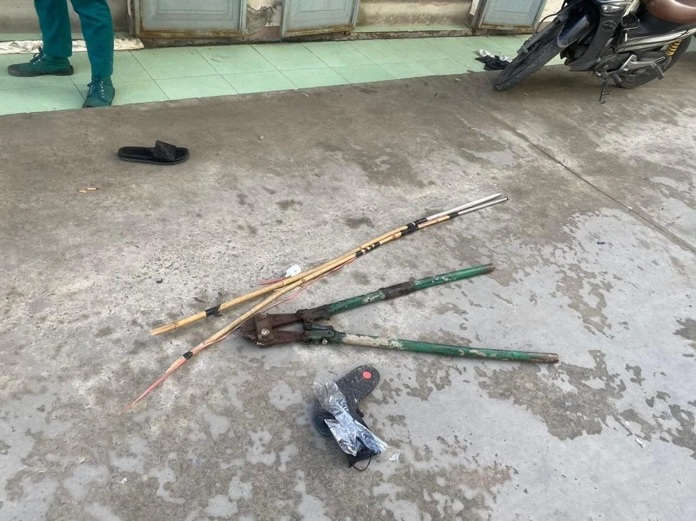 Thanh niên bắt trộm 2 con heo mọi nặng 60kg ở Bình Mỹ bat-trom-2-con-heo-o-binh-my-cu-chi-bi-bat