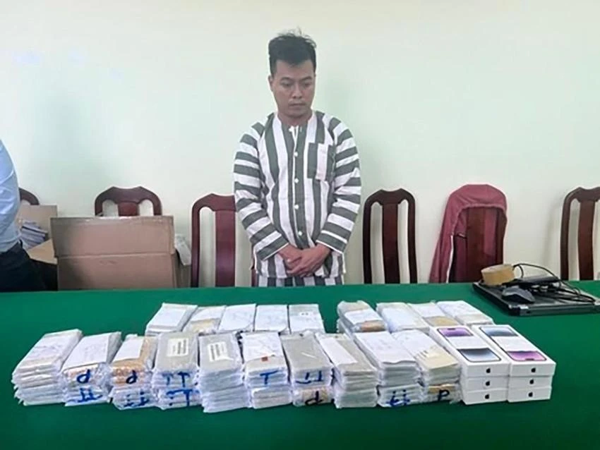 iphone-lau-o-san-bay-tan-son-nhat