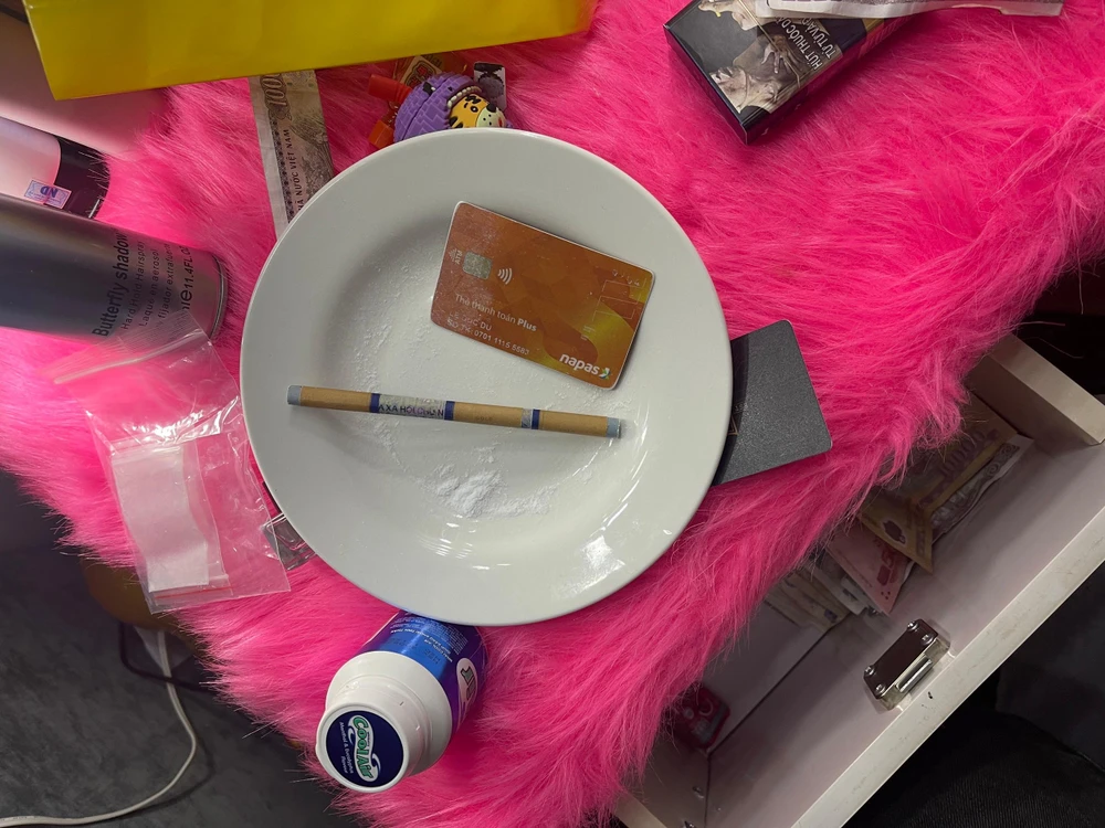 5-goi-ma-tuy-6-nguoi-duong-tinh-ma-tuy-trong-nha-ngan-phong-cho-thue