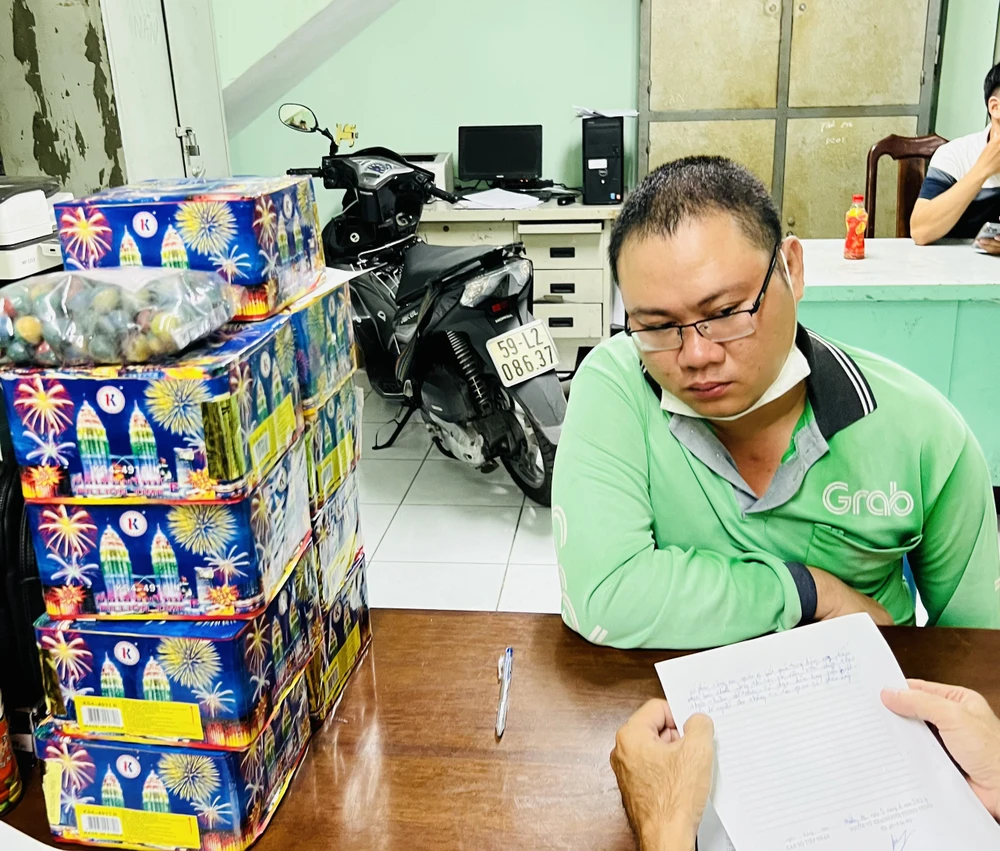 xe-om-cong-nghe-cho-phao-lau