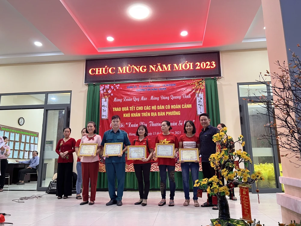 Ông Nguyễn Ngọc Ẩn, Phó Chủ tịch UBND phường Tân Hưng Thuận cho biết, đây là hoạt động được tổ chức thường niên với mong muốn ai cũng có một cái Tết thật đủ đầy, đầm ấm.