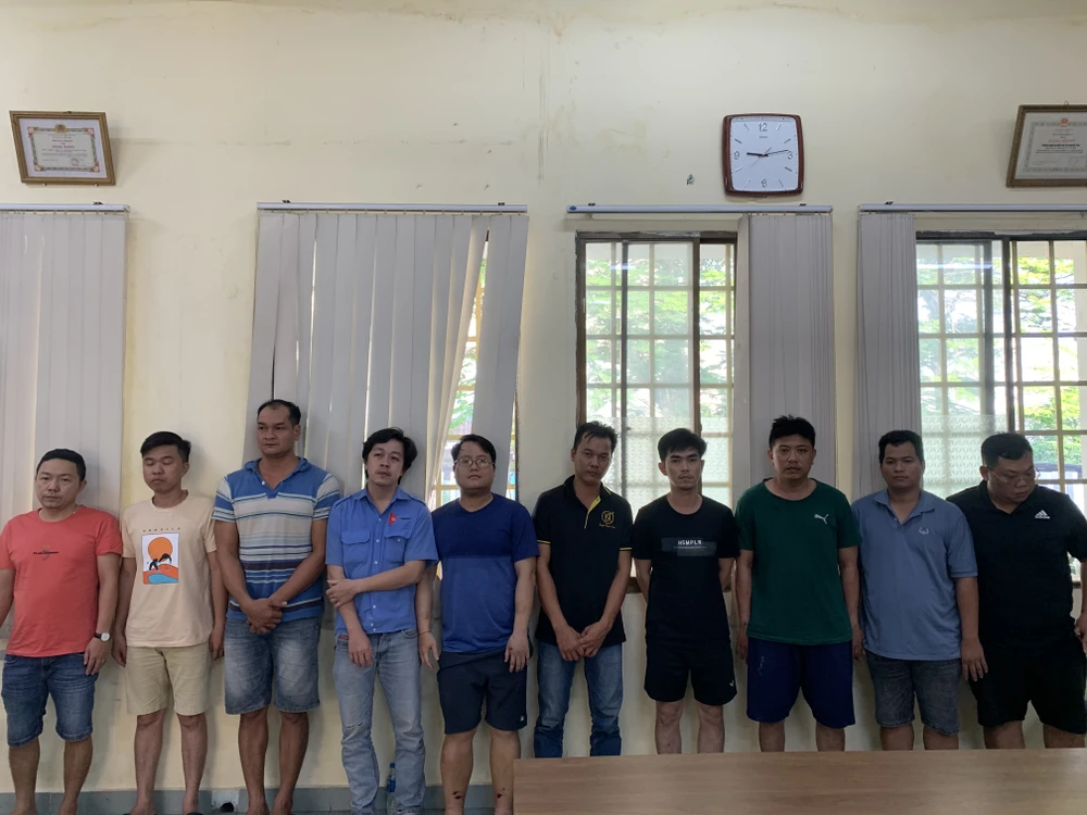 Công an cũng làm rõ vai trò của chín người liên quan trong đường dây này. Ảnh: CA