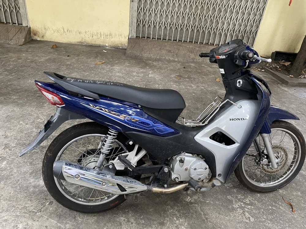 Chiếc xe được nhóm này sử dụng để đi cướp giật. Ảnh: CA