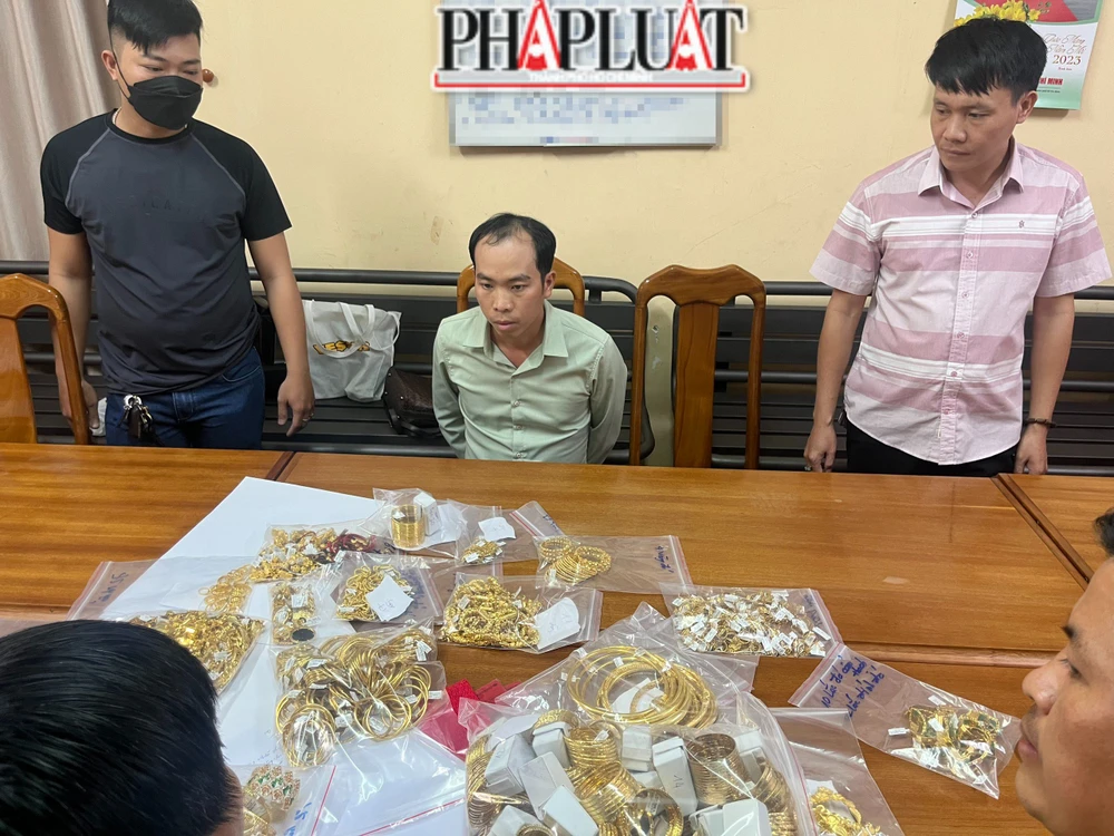 Nu nhanh chóng bị Công an TP.HCM phối hợp với Công an tỉnh Bình Dương bắt. Ảnh: CA Nu nhanh chóng bị Công an TP.HCM phối hợp với Công an tỉnh Bình Dương bắt. Ảnh: CA