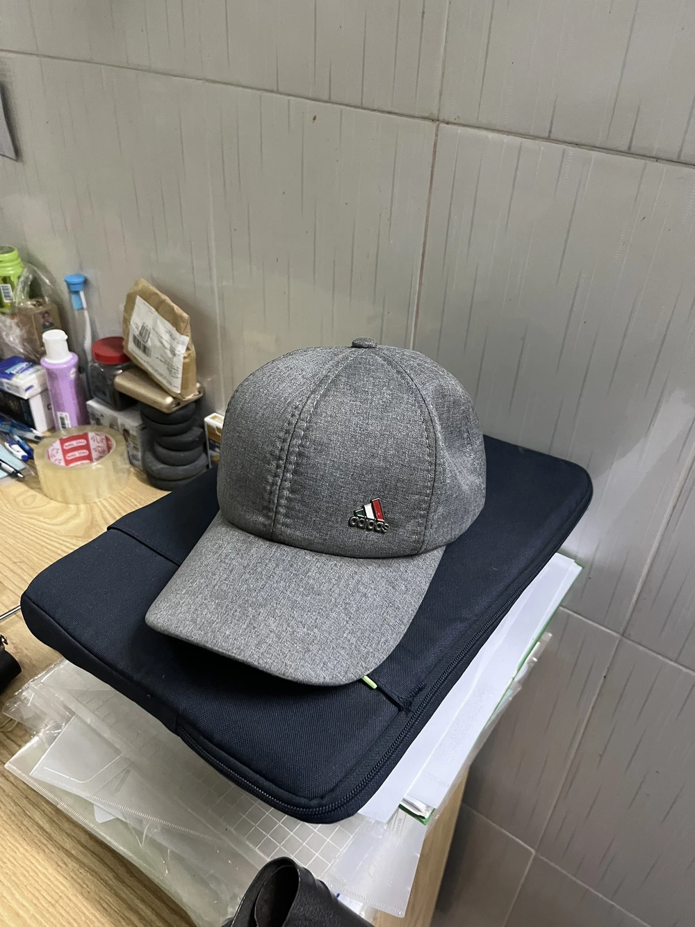 Nón mà nghi phạm sử dụng cũng được thu giữ. Ảnh: CA Nón mà nghi phạm sử dụng cũng được thu giữ. Ảnh: CA