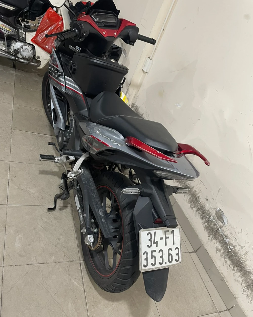 Công an thu hồi chiếc xe máy, lập hồ sơ trả lại cho nạn nhân. Ảnh: CA