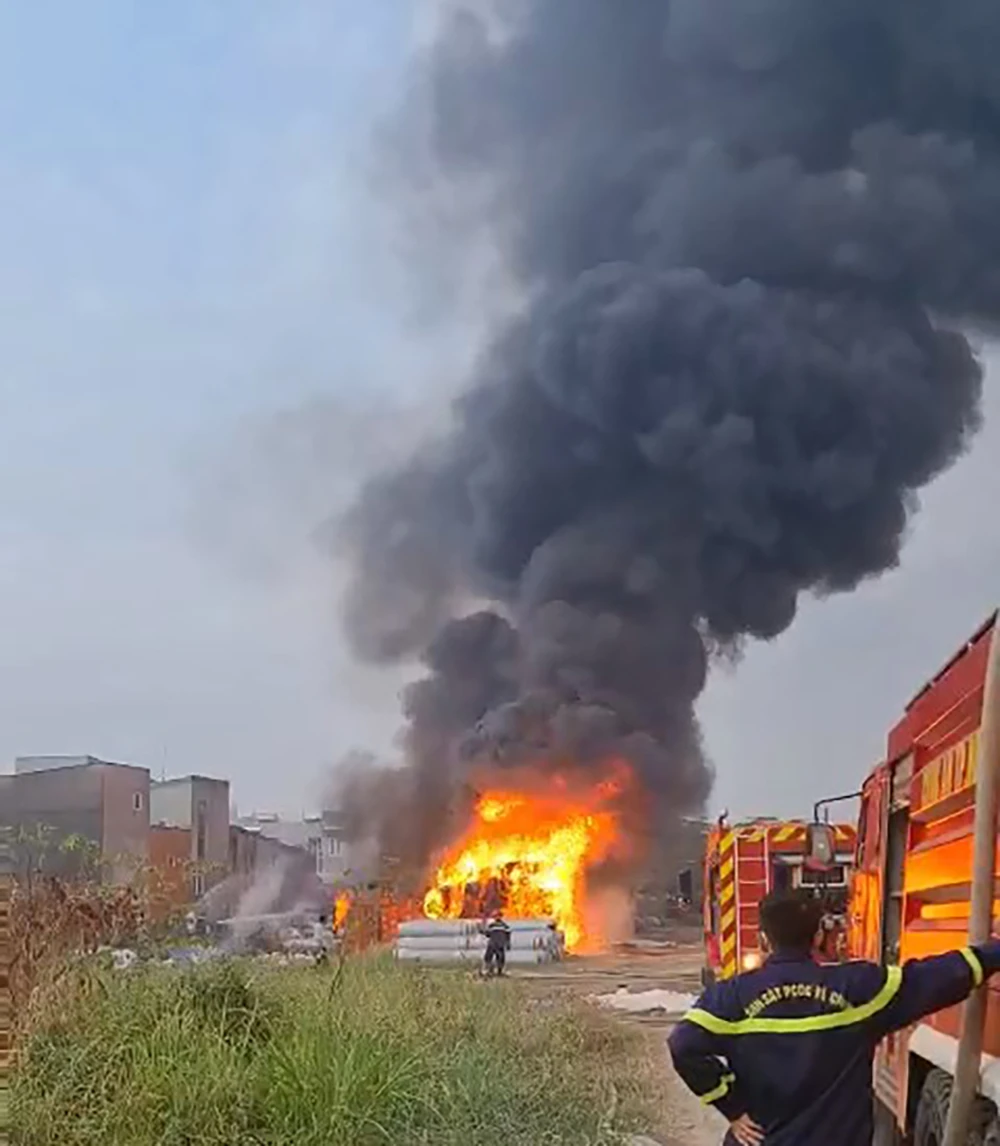 Đến khoảng 8 giờ sáng cùng ngày, đám cháy đã được dập tắt. Ảnh: NT