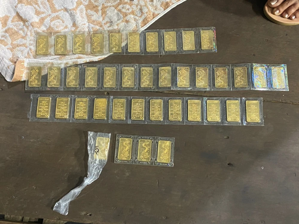Công an thu hồi 43 lượng vàng và hơn 51 triệu đồng. Ảnh: CA