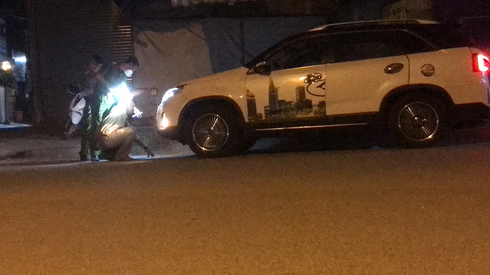 Công an sau đó khám nghiệm hiện trường, điều tra, truy xét. Ảnh: NDCC Công an sau đó khám nghiệm hiện trường, điều tra, truy xét. Ảnh: NDCC