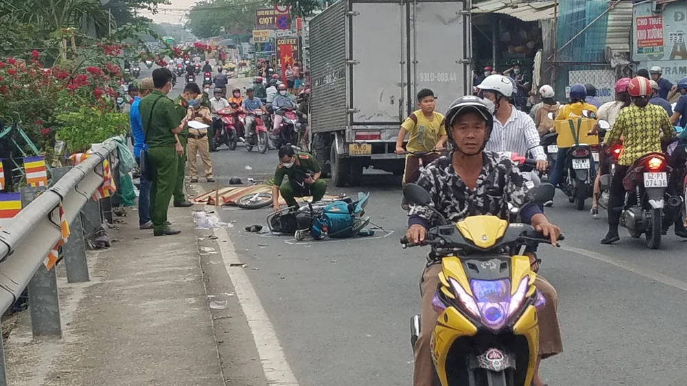 Công an sau đó có mặt phong tỏa hiện trường, khám nghiệm điều tra. Ảnh: HT