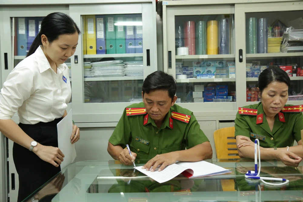 Trung tá Thành được trao căn nhà ở xã hội ở quận Bình Tân. Ảnh: PC07