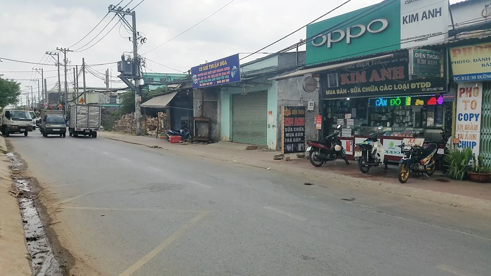 Khu vực xảy ra vụ việc trên đường Liên Ấp 1-2-3, xã Vĩnh Lộc B. Ảnh: HT Mua điện thoại không trả tiền, chủ và khách đuổi theo không kịp