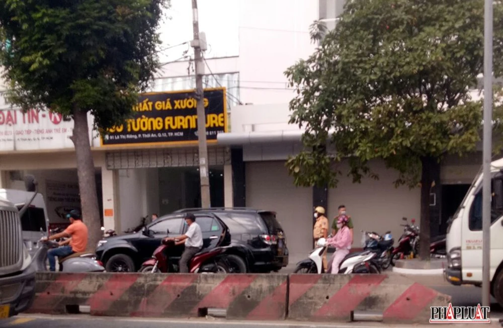 Khám xét căn nhà nghi là điểm lừa đảo cách UBND quận 12 100 mét