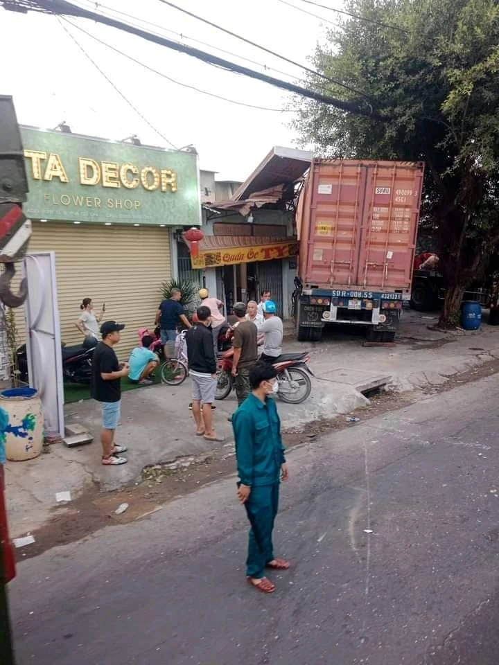 May mắn vụ việc không khiến ai bị thương. Ảnh: HT