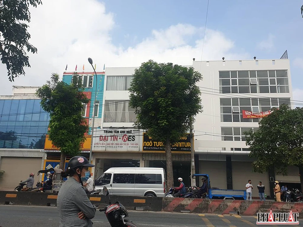 Khám xét căn nhà nghi là điểm lừa đảo cách UBND quận 12 100 mét