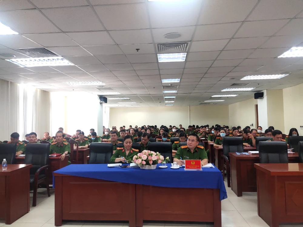 Sáng 26-3, Công an TP.HCM tổ chức ra quân "cao điểm nước rút" cấp căn cước công dân gắn chip điện tử cho học sinh. Ảnh: NT