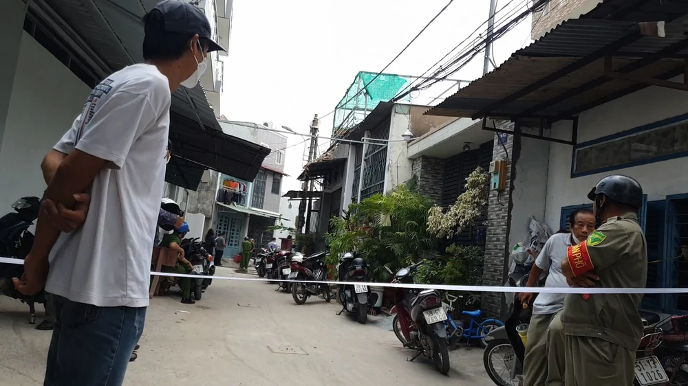 Trước đó, nghi phạm đã bị công an nổ súng, khống chế. Ảnh: NT