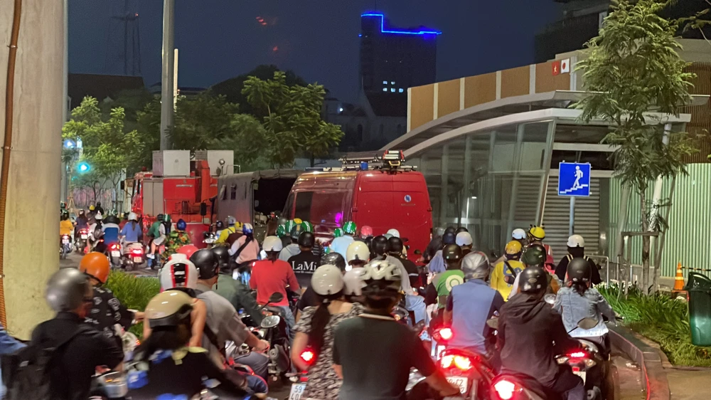 Ảnh hưởng từ vụ việc khiến giao thông qua khu vực ùn ứ. Ảnh: HT