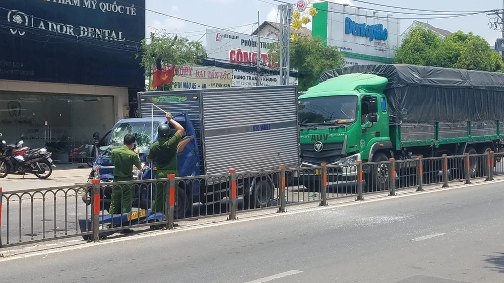 Tai nạn liên hoàn giữa ba xe xảy ra trên đường Tỉnh lộ 8, huyện Củ Chi, TP.HCM. Ảnh: HT