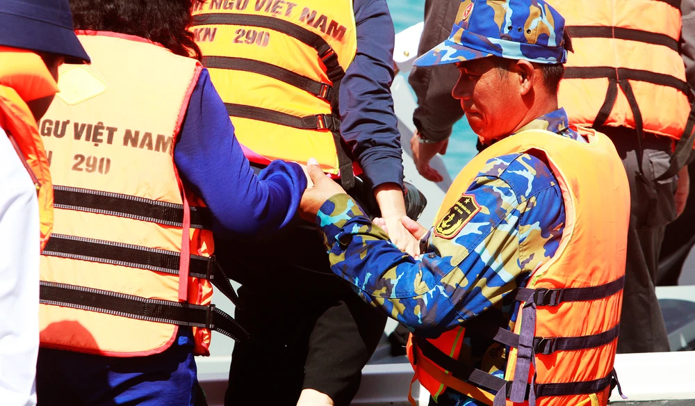 Thời tiết ở đảo An Bang cũng rất khắc nghiệt, nhiệm vụ của các cán bộ chiến sĩ vì thế cũng không hề dễ dàng. Ảnh: NT