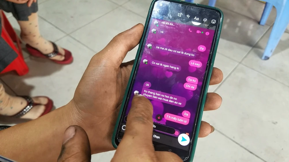 Tin nhắn đến người thân của anh Đ với nội dung mượn tiền. Ảnh: HT Tin nhắn đến người thân của anh Đ với nội dung mượn tiền. Ảnh: HT