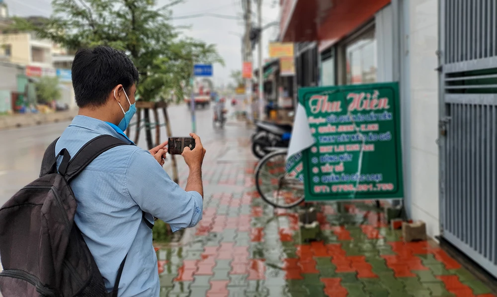 Trong ngày, chủ cửa hàng cũng đã trình báo vụ việc với Công an xã Thới Tam Thôn. Ảnh: NT