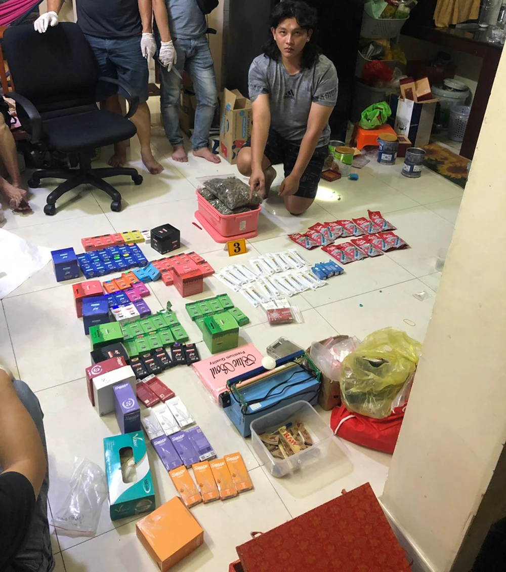 Công an phát hiện, thu giữ nhiều tang vật liên quan để phục vụ điều tra. Ảnh: CA