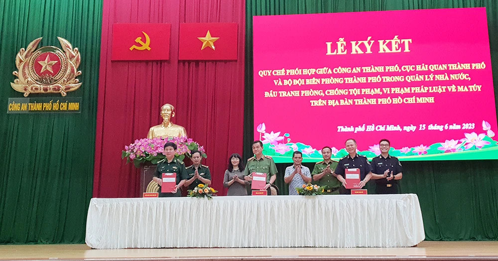 Các đơn vị đã ký kết quy chế phối hợp trong đấu tranh phòng chống tội phạm ma túy. Ảnh: NT