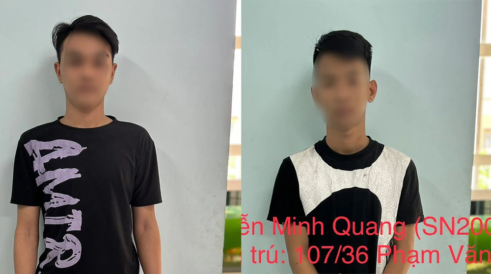 Quang và Khanh tại cơ quan điều tra. Ảnh: CA