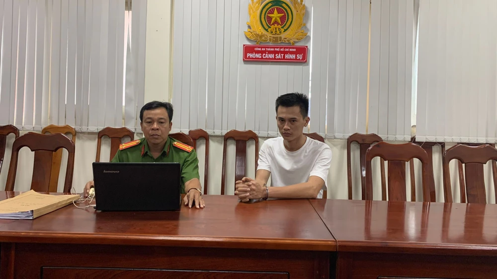 Cơ quan điều tra đã bắt khẩn cấp với Khanh để điều tra về hành vi lừa đảo. Ảnh: CA