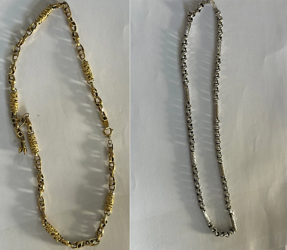 Công an quận 11 hiện đang tìm chủ của hai sợi dây chuyền màu vàng và trắng. Ảnh: CA