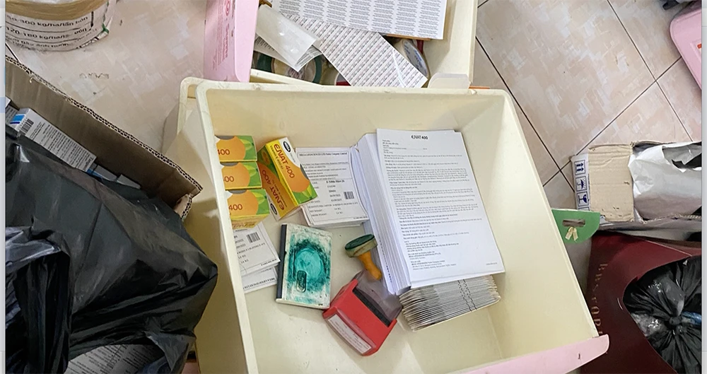 Số tang vật thu giữ ước tính hàng chục tỉ đồng. Ảnh: CA