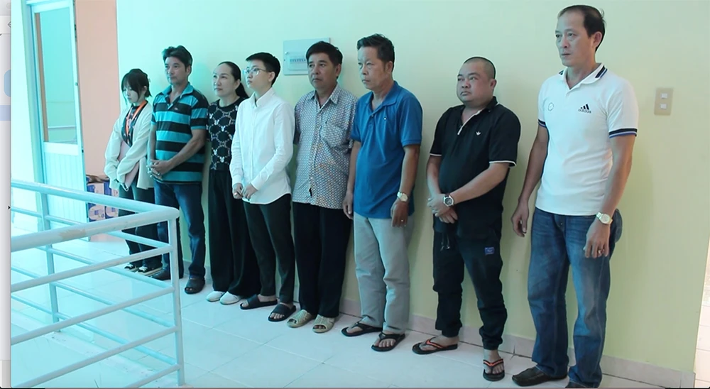 Công an hiện đang tạm giữ 10 người liên quan để điều tra. Ảnh: CA