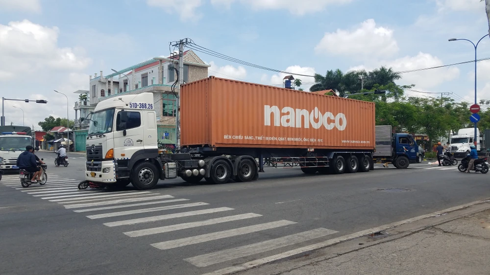 Vụ tai nạn xảy ra ở giao lộ đường Trần Văn Giàu - Đường D3C, huyện Bình Chánh. Ảnh: HT