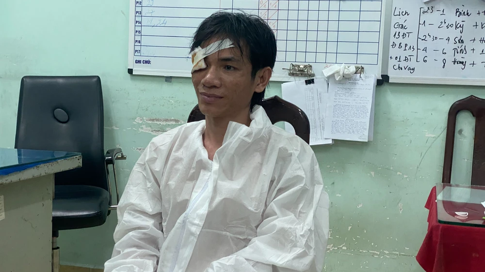 Trong quá trình bị công an truy bắt, An bị té ngã và được đưa đến bệnh viện điều trị. Ảnh: CA Trong quá trình bị công an truy bắt, An bị té ngã và được đưa đến bệnh viện điều trị. Ảnh: CA