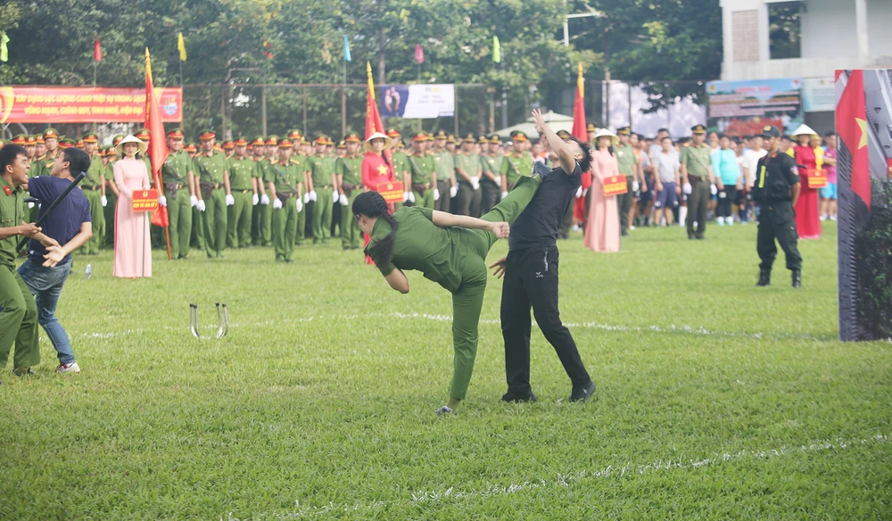 Hội thi điều lệnh, quân sự, võ thuật và Hội thao mở rộng năm 2023 sự tham gia của gần 20 đơn vị trong và ngoài lực lượng Công an TP. Ảnh: NT