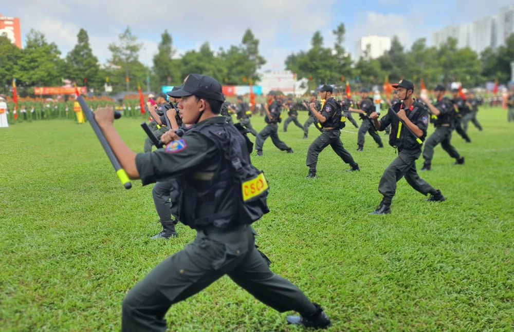 Các vận động viên ngoài tham gia các trận thi đấu võ thuật thì có tham gia hội thao bóng đá, bóng bàn, tennis, kéo co…