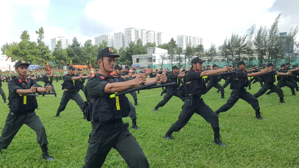 Hội thi có hơn 1.000 vận động viên từ các đơn vị trong và ngoài lực lượng CAND tham gia thi đấu tại hội thi điều lệnh, quân sự, võ thuật...