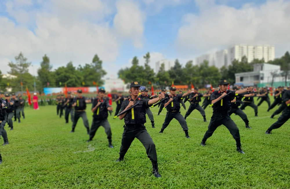 Các đơn vị tham gia như Quân khu 7, Bộ Tư lệnh Cảnh vệ, Bộ Tư lệnh Cảnh sát cơ động thuộc BCA, Công an các tỉnh Bình Dương, Tây Ninh, Tiền Giang, Long An, Đại học Quốc gia TP.HCM, Trường Đại học Y dược...