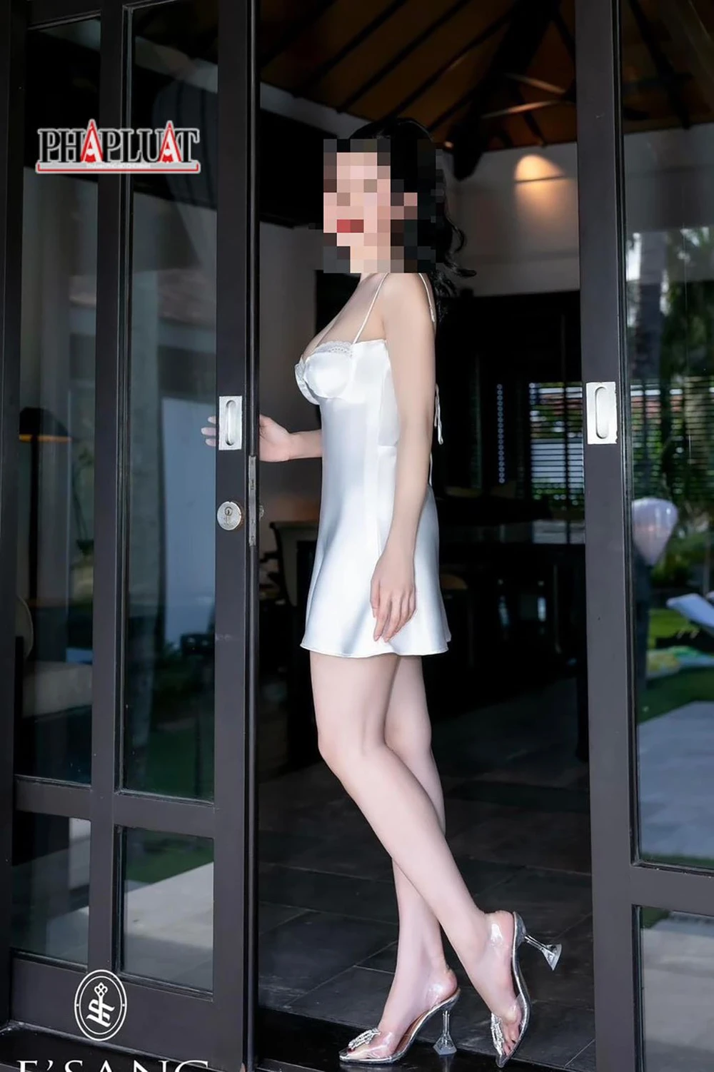 Các hình ảnh khêu gợi của các cô gái được Hạnh quảng cáo để thu hút khách. Ảnh: CA