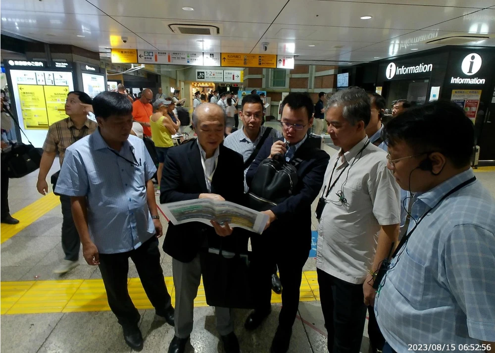 Chuyến thăm để trao đổi kinh nghiệm, nghiên cứu các cách làm hay của các cơ quan quản lý nhà nước Nhật Bản về công tác phòng cháy, chữa cháy và cứu nạn, cứu hộ (PCCC&amp;CNCH) đối với hệ thống đường sắt đô thị và các công trình phụ cận. Ảnh: CA